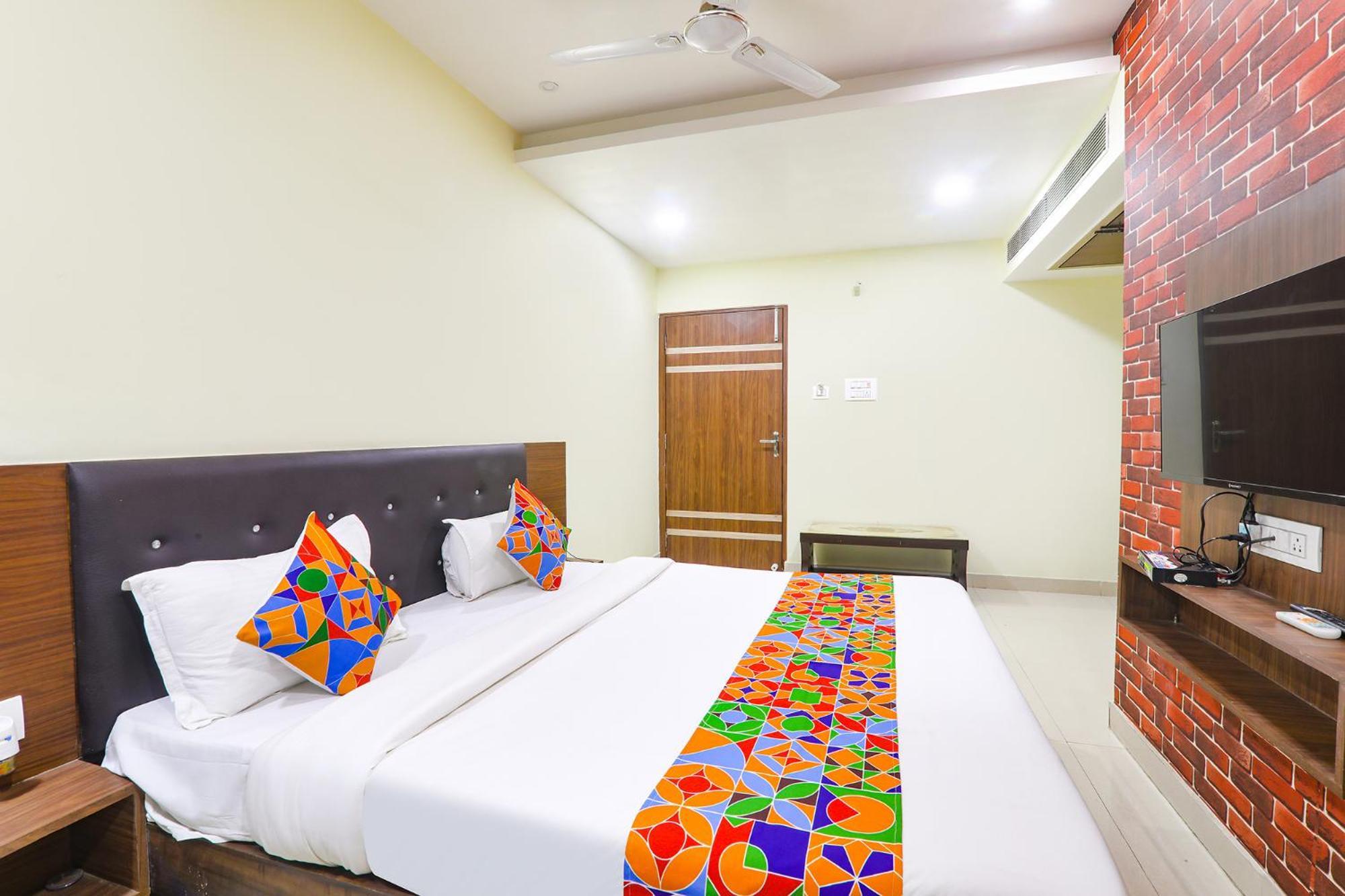 Fabhotel The Kumar Inn Danapur Bagian luar foto