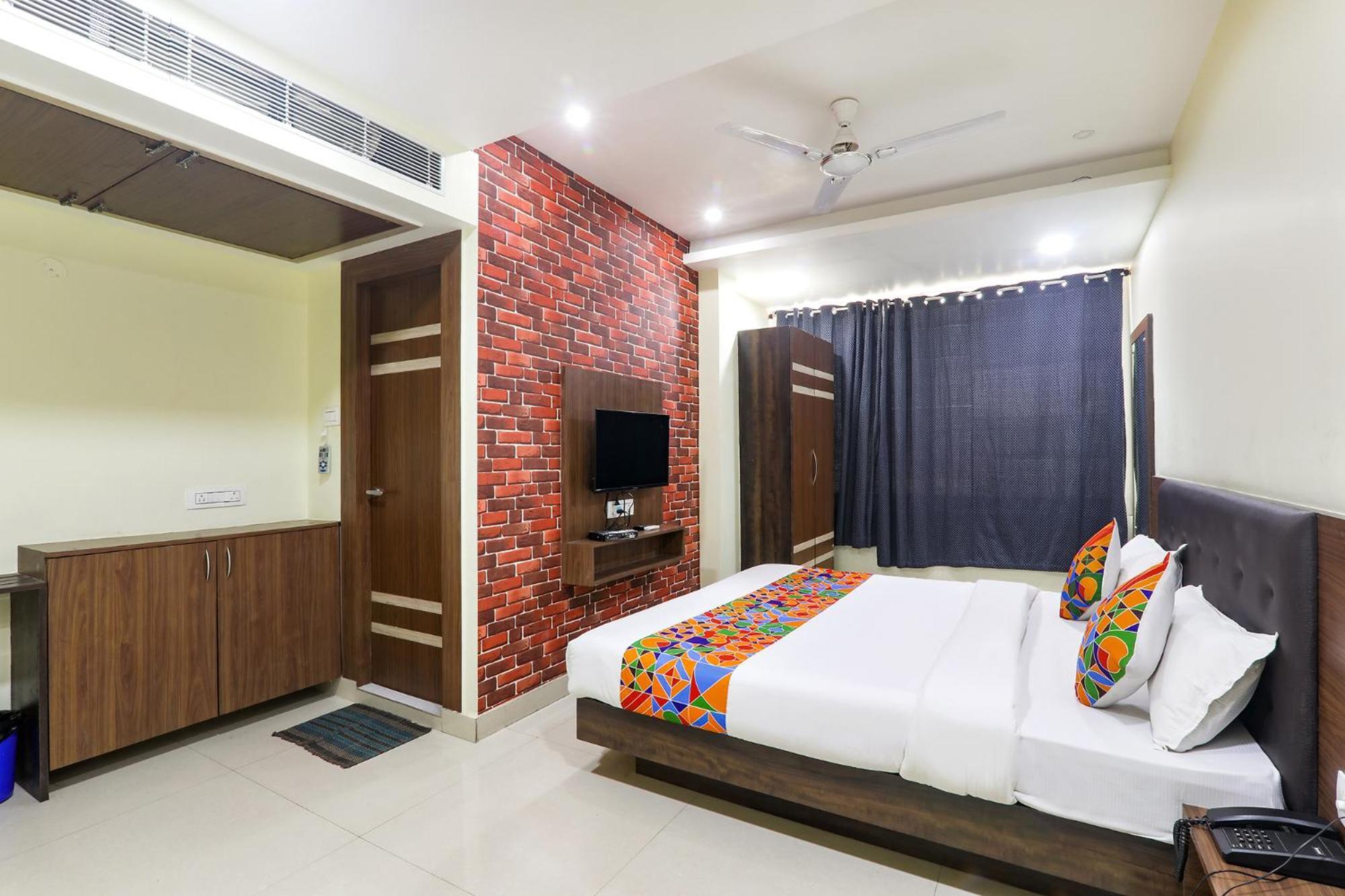Fabhotel The Kumar Inn Danapur Bagian luar foto